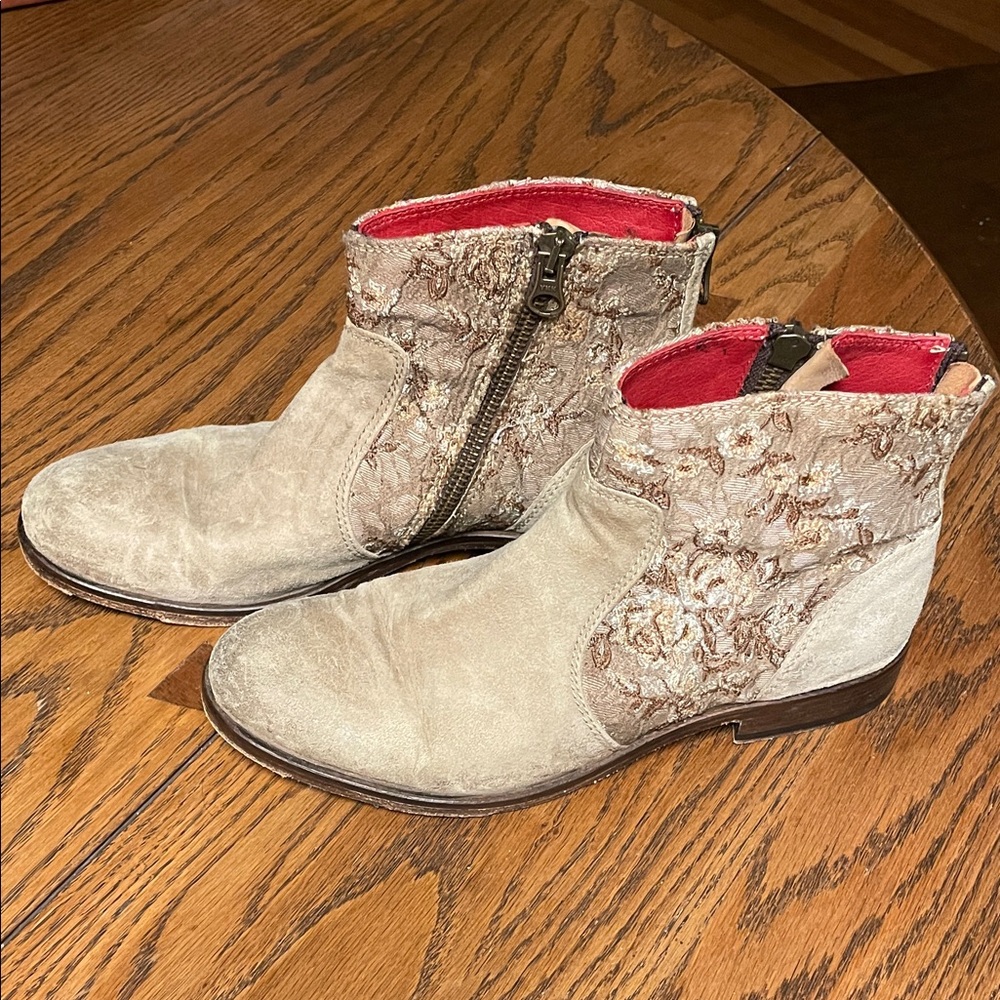 Lorenzi made in Italy Chic Women's Tan Ankle Boots Fabric Floral Accents size 37